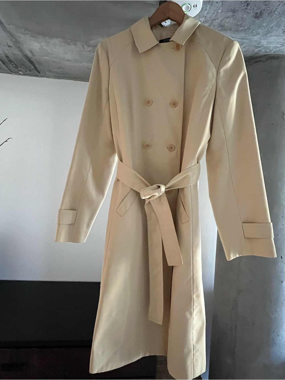 BCBGMaxAzria Cream Double-Breasted Trench with Waist Tie